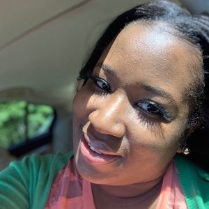 Meet your Posher, Monique